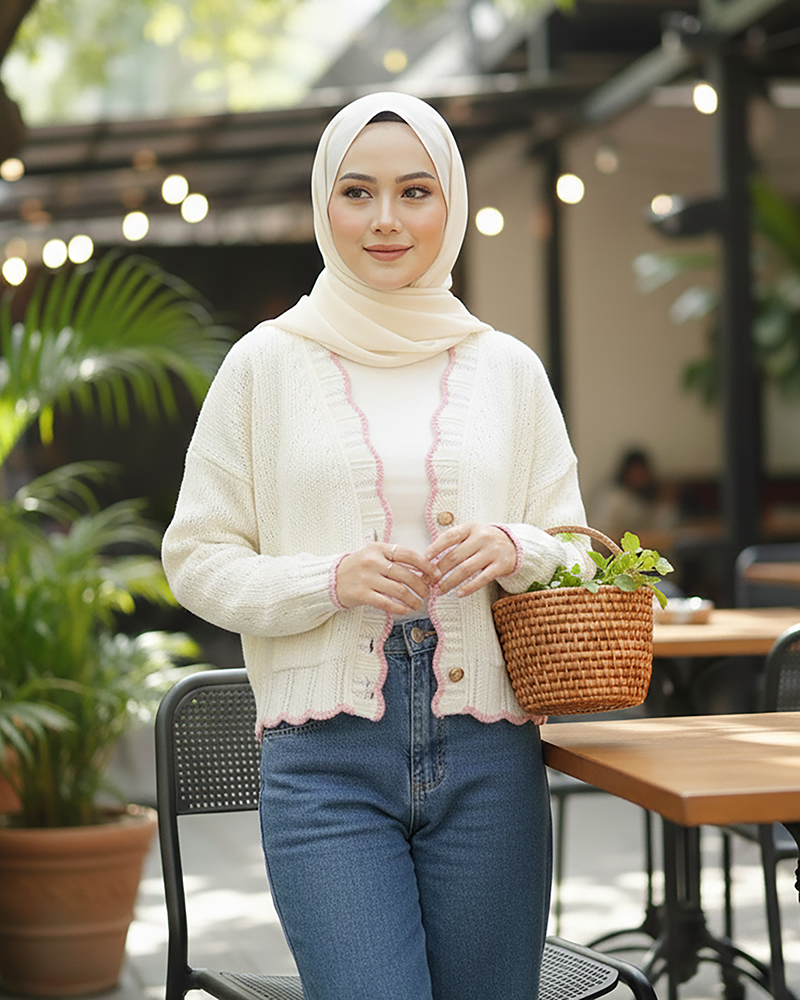 Scalloped Edge Knit Cardigan
